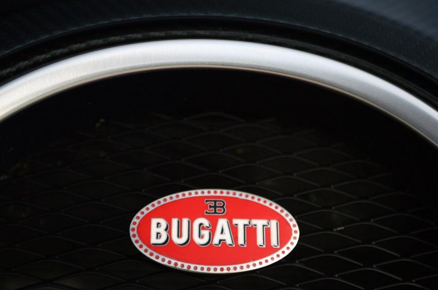  Bugatti Veyron 16.4 Super Sport 2011 года  (фото 36 из 43)